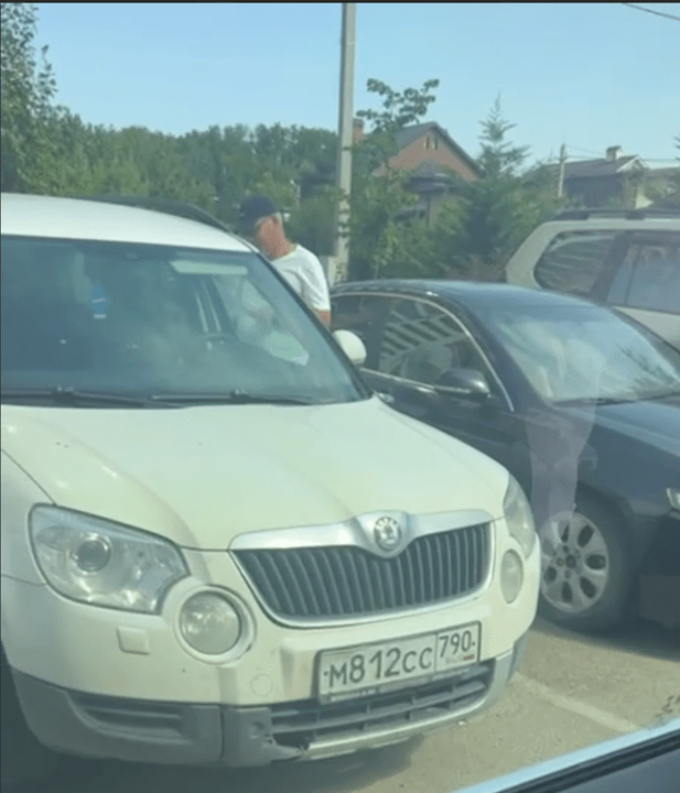 М812СС 790RUS シュコダ イエティという番号の車が登録されています